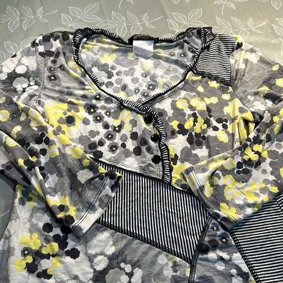 Ladies Bali Long Sleeve Top. - Picture 2 of 8